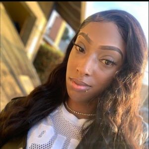 Meet your Posher, Johnai